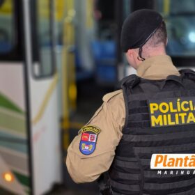Polícia divulga imagem de suspeito de matar homem dentro de ônibus em Maringá Foto 3 Fotos de Polícia divulga imagem de suspeito de matar homem dentro de ônibus em Maringá