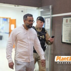 Polícia divulga imagem de suspeito de matar homem dentro de ônibus em Maringá Foto 5 Fotos de Polícia divulga imagem de suspeito de matar homem dentro de ônibus em Maringá