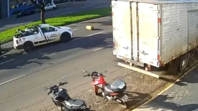 Fotos de Botijão de gás se solta de caminhonete e desce Avenida Colombo entre carros em Maringá; vídeo