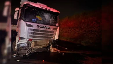 Fotos de Caminhoneiro morre após carreta despencar de pontilhão na BR-376