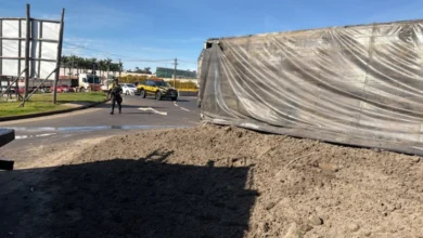 Fotos de Carreta tomba e provoca congestionamento no Trevo do Catuaí em Maringá