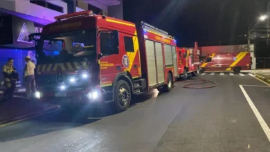 Fotos de Carro elétrico fica destruído em prédio após incêndio