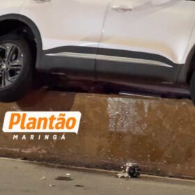 Carro fica sobre bloco de concreto após acidente na Avenida Colombo em Maringá Foto 1 Fotos de Carro fica sobre bloco de concreto após acidente na Avenida Colombo em Maringá