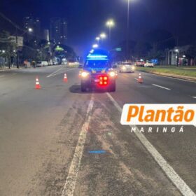 Carro fica sobre bloco de concreto após acidente na Avenida Colombo em Maringá Foto 5 Fotos de Carro fica sobre bloco de concreto após acidente na Avenida Colombo em Maringá