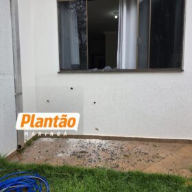Casa é alvo de oito tiros no Jardim Imperial em Maringá; casal e criança no imóvel Foto 9 Fotos de Casa é alvo de oito tiros no Jardim Imperial em Maringá; casal e criança no imóvel