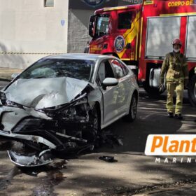 Colisão entre Corolla e van escolar deixa feridos na Zona 7, em Maringá Foto 9 Fotos de Colisão entre Corolla e van escolar deixa feridos na Zona 7, em Maringá