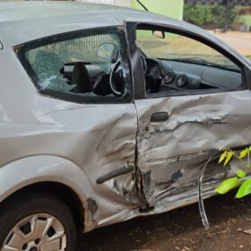 Jovem de 18 anos fica gravemente ferido após acidente entre moto e carro em Sarandi Foto 2 Fotos de Jovem de 18 anos fica gravemente ferido após acidente entre moto e carro em Sarandi