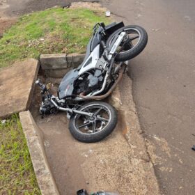 Jovem de 18 anos fica gravemente ferido após acidente entre moto e carro em Sarandi Foto 9 Fotos de Jovem de 18 anos fica gravemente ferido após acidente entre moto e carro em Sarandi