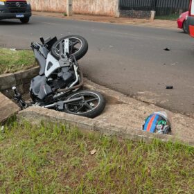 Jovem de 18 anos fica gravemente ferido após acidente entre moto e carro em Sarandi Foto 5 Fotos de Jovem de 18 anos fica gravemente ferido após acidente entre moto e carro em Sarandi