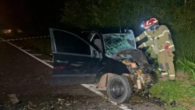 Fotos de Médico ginecologista e mulher de 36 anos morrem em acidente na PR-486