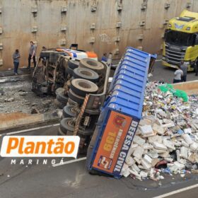 Carreta tomba e interdita Contorno Norte de Maringá nesta segunda-feira Foto 5 Fotos de Carreta tomba e interdita Contorno Norte de Maringá nesta segunda-feira