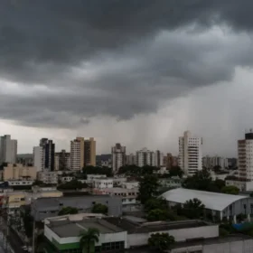 Ciclone e frente fria já têm data para chegar e provocam nova virada no tempo no Paraná Foto 1 Fotos de Ciclone e frente fria já têm data para chegar e provocam nova virada no tempo no Paraná