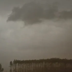 Ciclone intensifica frente fria e provoca tempestades nas próximas 72 horas ao Paraná; veja previsão Foto 2 Fotos de Ciclone intensifica frente fria e provoca tempestades nas próximas 72 horas ao Paraná; veja previsão
