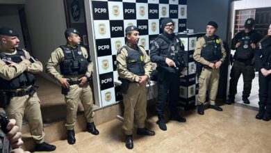 Fotos de DENARC e 32 Batalhao deflagram segunda fase da Operação Dama do Tráfico e prende três pessoas em flagrante