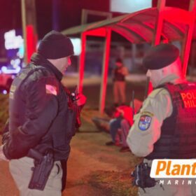 Homem é agredido por populares após tentar roubar moto de entregador em Maringá Foto 1 Fotos de Homem é agredido por populares após tentar roubar moto de entregador em Maringá