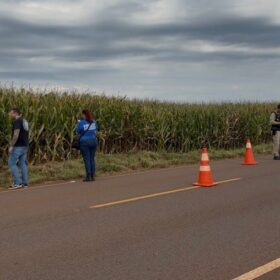 Homem é encontrado morto às margens da PR-465; polícia investiga o caso Foto 5 Polícia Civil vai investigar circunstâncias da morte – Fotos: Rafael Silvestrin/Tasabendo.com
