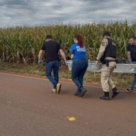 Homem é encontrado morto às margens da PR-465; polícia investiga o caso Foto 3 Polícia Civil vai investigar circunstâncias da morte – Fotos: Rafael Silvestrin/Tasabendo.com