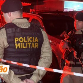 Fotos de Homem em fuga invade casa com mãe e criança e morre após troca de tiros com a Rotam de Sarandi