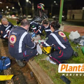 Motociclista é socorrido em estado gravíssimo após colisão com Jeep em Maringá; motorista estava com CNH suspensa Foto 3 Fotos de Motociclista é socorrido em estado gravíssimo após colisão com Jeep em Maringá; motorista estava com CNH suspensa