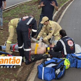 Motociclista morre após perder o controle da moto e bater contra árvore em Maringá; vídeo mostra acidente Foto 5 Fotos de Motociclista morre após perder o controle da moto e bater contra árvore em Maringá; vídeo mostra acidente