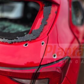 Motorista tenta atropelar guardas durante perseguição, tiros são disparados e fuga termina com prisão em Maringá Foto 2 Fotos de Motorista tenta atropelar guardas durante perseguição, tiros são disparados e fuga termina com prisão em Maringá
