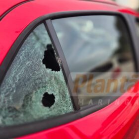 Motorista tenta atropelar guardas durante perseguição, tiros são disparados e fuga termina com prisão em Maringá Foto 3 Fotos de Motorista tenta atropelar guardas durante perseguição, tiros são disparados e fuga termina com prisão em Maringá