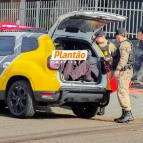 Quadrilha é presa pela PM em Maringá com carro furtado; helicóptero Falcão auxiliou na operação; COM VÍDEO Foto 4 Fotos de Quadrilha é presa pela PM em Maringá com carro furtado; helicóptero Falcão auxiliou na operação; COM VÍDEO