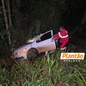 Sem conseguir acionar os bombeiros, blogueiro pede ajuda ao Plantão Maringá pelo WhatsApp após acidente em Maringá Foto 3 Fotos de Sem conseguir acionar os bombeiros, blogueiro pede ajuda ao Plantão Maringá pelo WhatsApp após acidente em Maringá