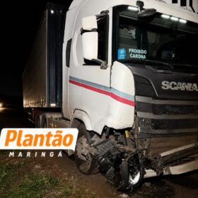 Motorista morre em colisão frontal com carreta na PR-323; o corpo foi encaminhado ao IML de Maringá Foto 3 Fotos de Motorista morre em colisão frontal com carreta na PR-323; o corpo foi encaminhado ao IML de Maringá