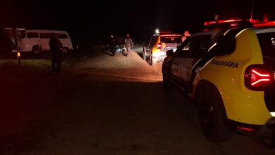 Fotos de Acidente entre Kombi e moto deixa um morto e um ferido em rodovia na região de Maringá