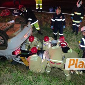 Criança é ejetada junto com cadeirinha durante capotamento na BR-376; em Maringá Foto 6 Fotos de Criança é ejetada junto com cadeirinha durante capotamento na BR-376; em Maringá