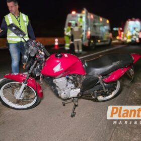 Fotos de Dois motociclistas ficam feridos após colidirem na traseira de caminhão na PR-317, em Maringá