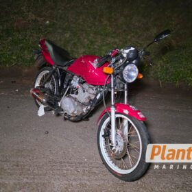 Fotos de Dois motociclistas ficam feridos após colidirem na traseira de caminhão na PR-317, em Maringá
