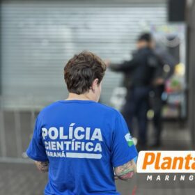 Jovem é executado em frente a tabacaria em Sarandi; perícia encontra algo no bolso da vítima que pode mudar o rumo da investigação Foto 9 Fotos de Jovem é executado em frente a tabacaria em Sarandi; perícia encontra algo no bolso da vítima que pode mudar o rumo da investigação