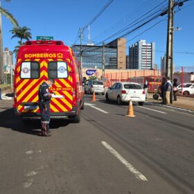 Jovem fica gravemente ferida ao ser atropelada por caminhão no centro de Maringá Foto 8 Fotos de Jovem fica gravemente ferida ao ser atropelada por caminhão no centro de Maringá