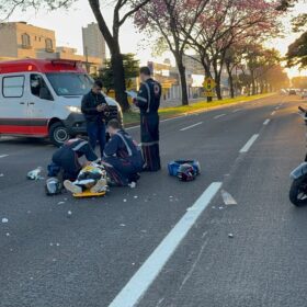 Duas motocicletas se envolvem em acidente na Avenida Colombo e vítimas são socorridas Foto 4 Fotos de Duas motocicletas se envolvem em acidente na Avenida Colombo e vítimas são socorridas